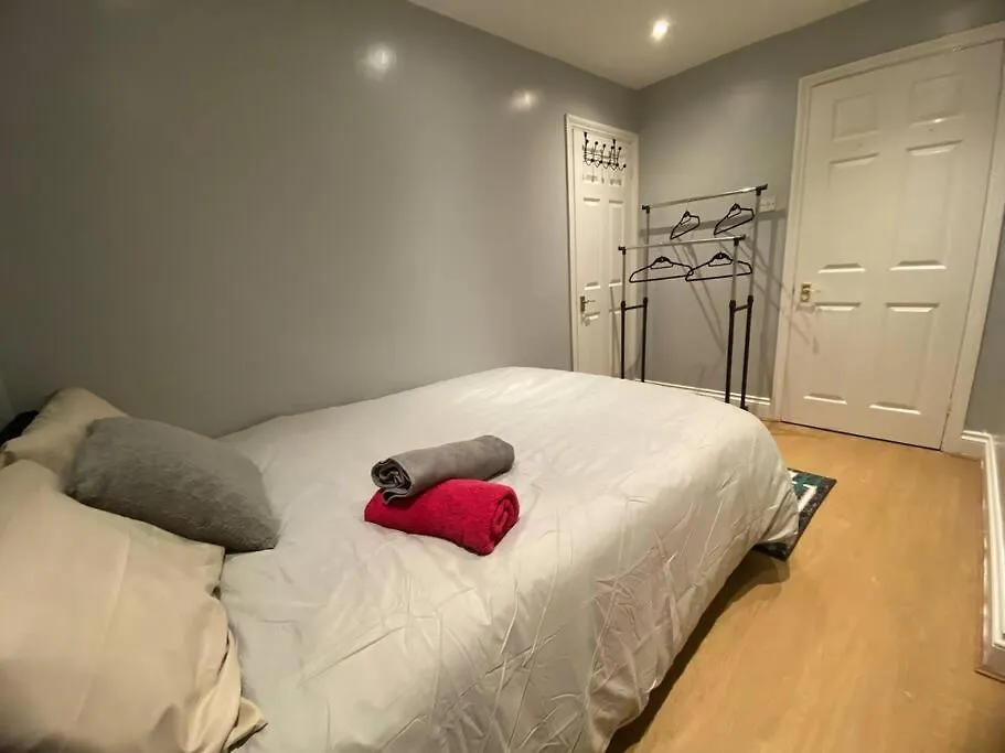Spacious 2 Bedroom Flat London 0*,