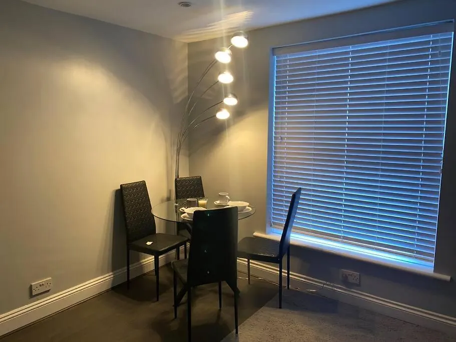 Lejlighed Spacious 2 Bedroom Flat London
